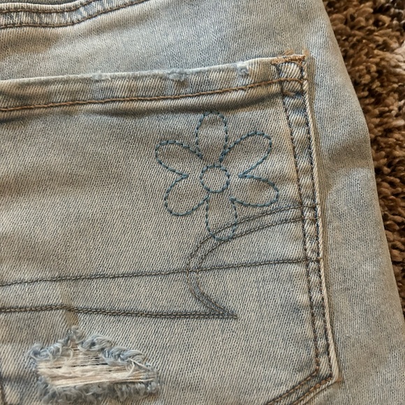 American Eagle Jean Shorts - Picture 4 of 7